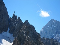  joli gendarme et Barre des Ecrins