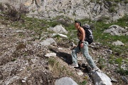 accès par un éboulis calcaire