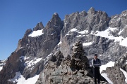  lolo devant la Meije au sommet de la pointe des Chamois