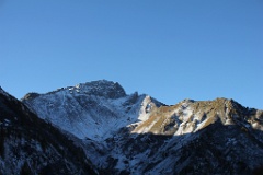  Le Pic de Valsenestre commence à prendre le soleil