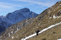  On attaque les pentes du Ramu devant le Pic de Valsenestre