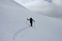 sous le sommet dans la neige froide