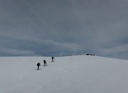  apres une première descente on remonte à l'Aiguille Noire