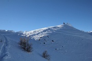  Deux skieurs devant nous viennent de sortir