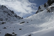  Aprés une longue partie poudreuse on traverse vers la moraine finale