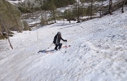  bon enneigement on descend à ski au ruisseau