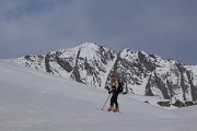  devant la Sana