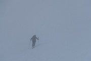  le brouillard tombe sous le sommet