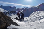  Pierre et Laurent s'affairent 