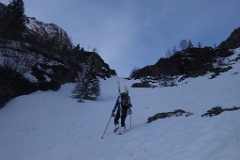  On monte à pieds jusqu'au verrou car ça porte bien et c'est rapide ...
