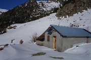  arrivés à la cabane du col ( la pente du ravin des Feniers est vite descendue)