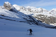  nous voila sur le glacier ; on chausse