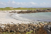  petite plage entre les deux baies