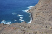  la petite route qui descend vers la plage de Taguluche