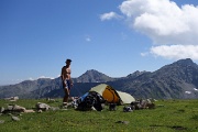  et camping sur une petite terrasse sous le Kavron Geçiti (col)
