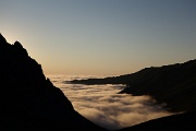  le soir au dessus de la mer de nuages